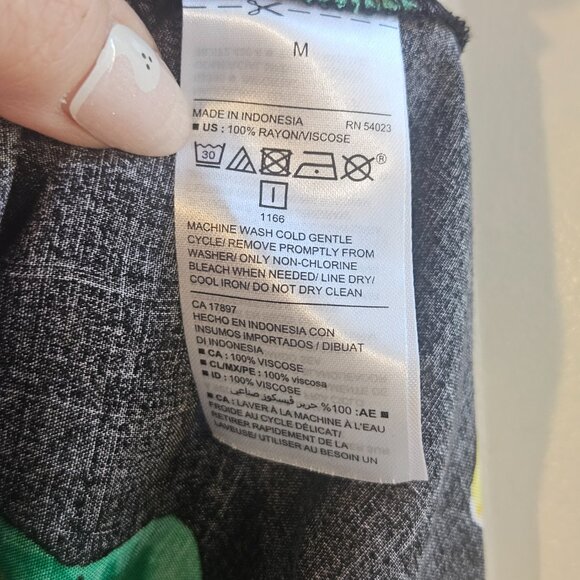 Old Navy Women’s Tank Top M Black Hawaiian Print Tropical Vacation Resortwear - Picture 4 of 7